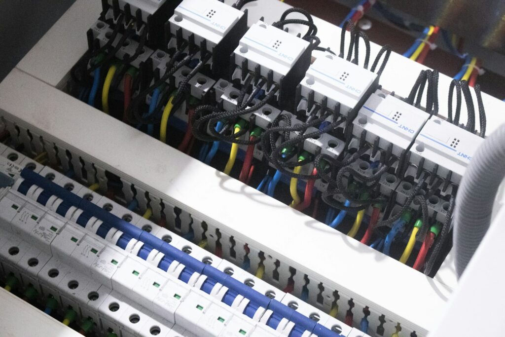Elektriciteitsmeter en stoppenkast in een meterkast